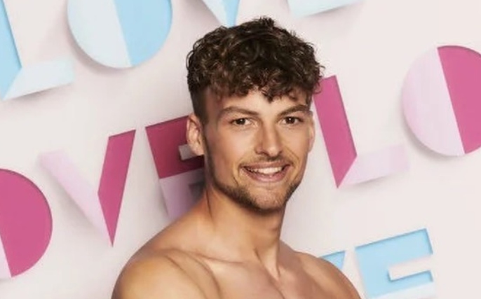 Portrait of Hugo Hammond, Love Island contestant who has clubfoot